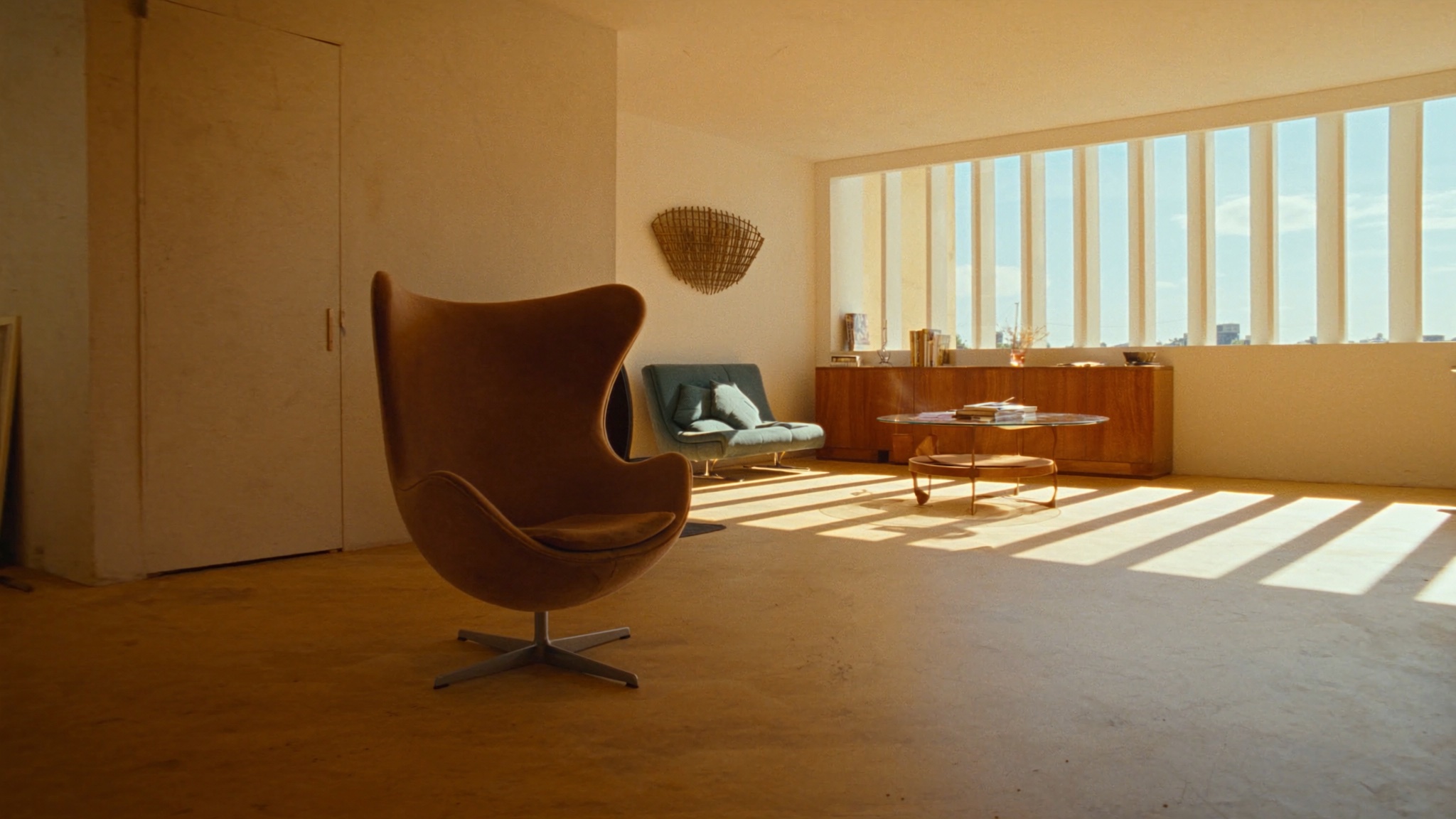 Egg Chair Lounge