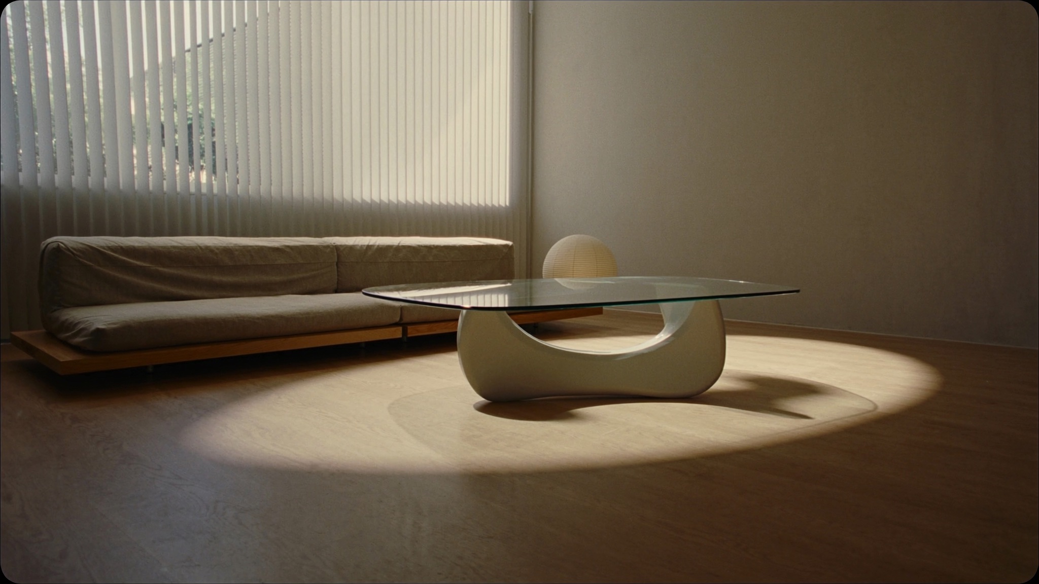 Noguchi Table Living