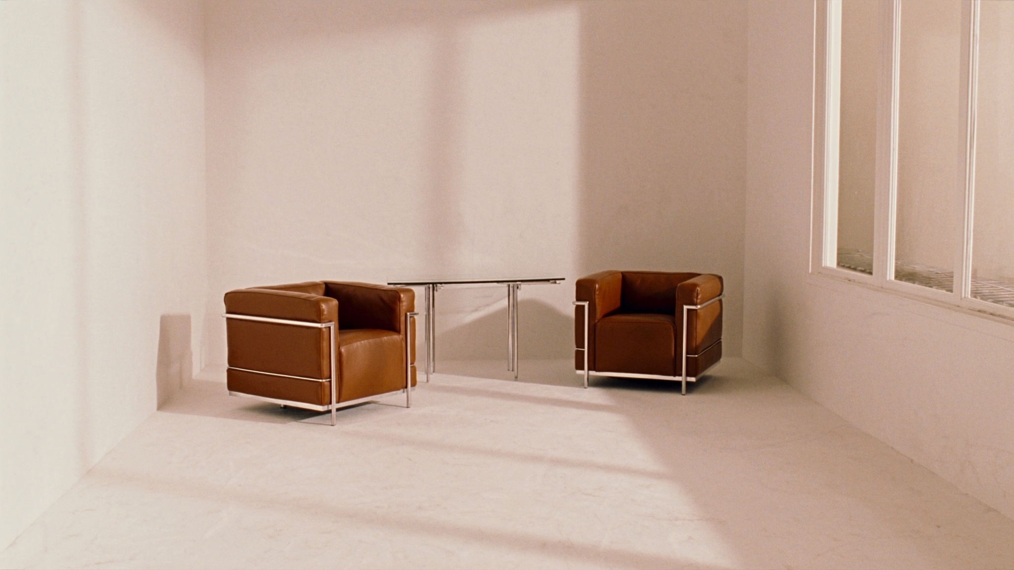 LC2 Chrome Lounge