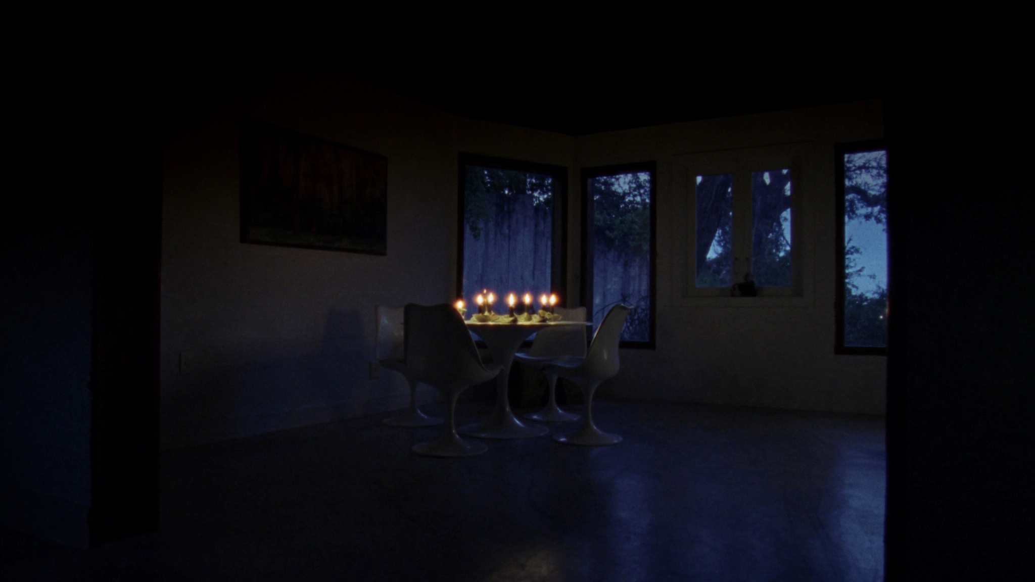 Tulip Table Candlelit